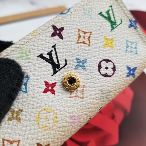 π Closet closing! Hurry..
Authentic LV multi Color key chain and wallets - Picture 3 of 9